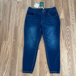 Size L, dark blue, stretchy denim 7/8th length jeans. Petite length legs.